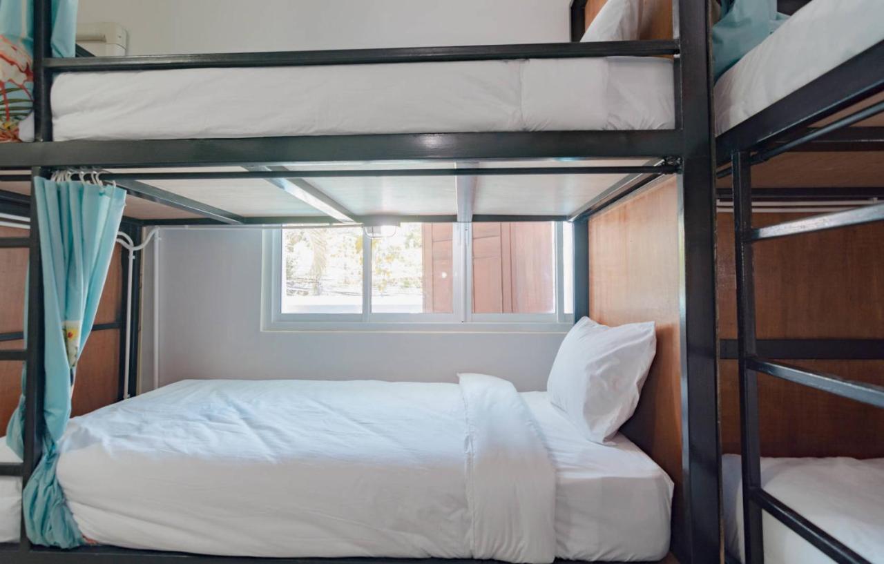 Bed At Beach Hostel Phuket ภายนอก รูปภาพ