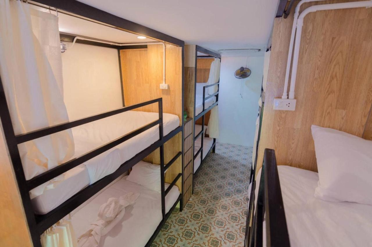 Bed At Beach Hostel Phuket ภายนอก รูปภาพ