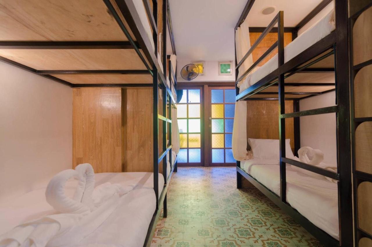 Bed At Beach Hostel Phuket ภายนอก รูปภาพ